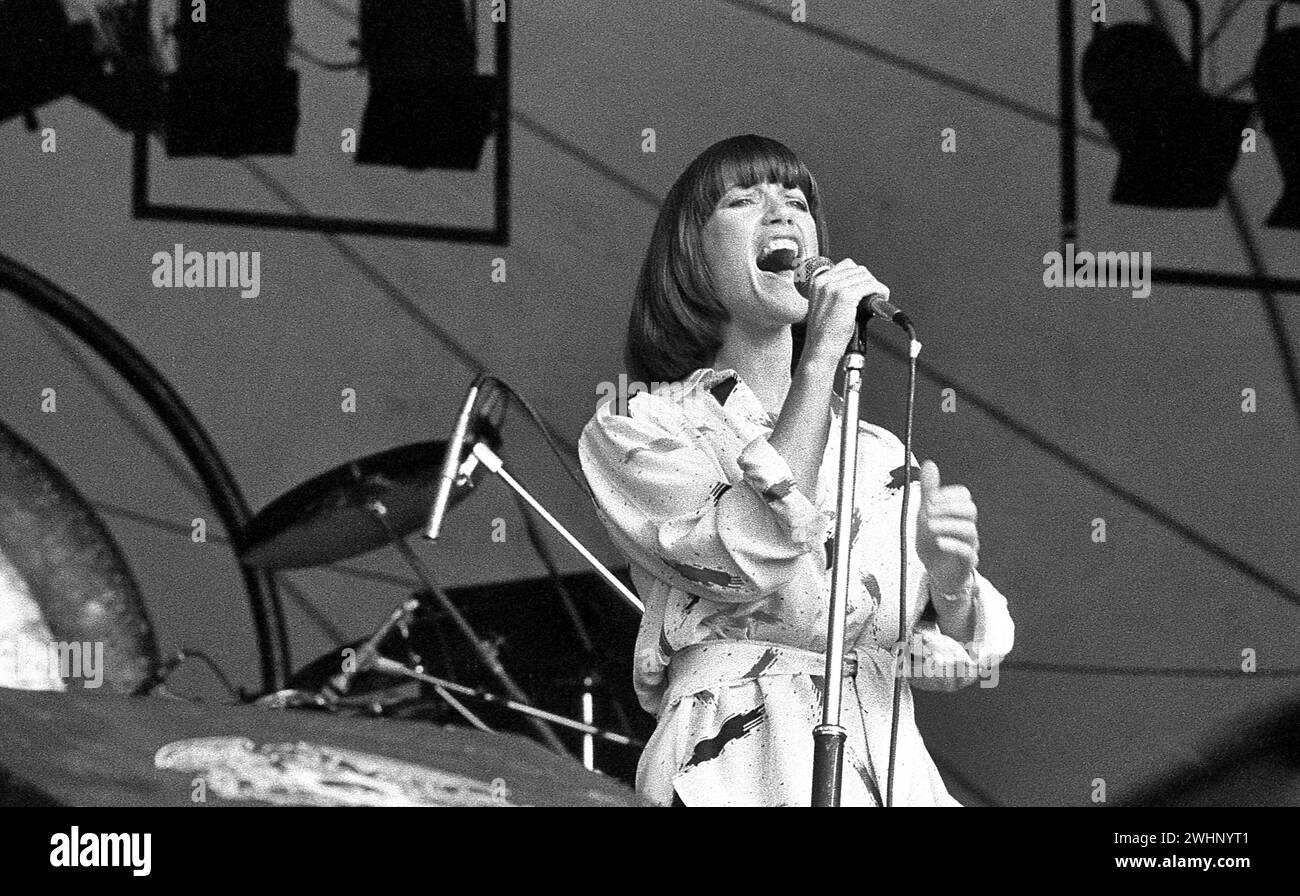 British Pop soul singer Kiki Dee preforming at the Queen Hyde park concert 18/9/1976 Stock Photo