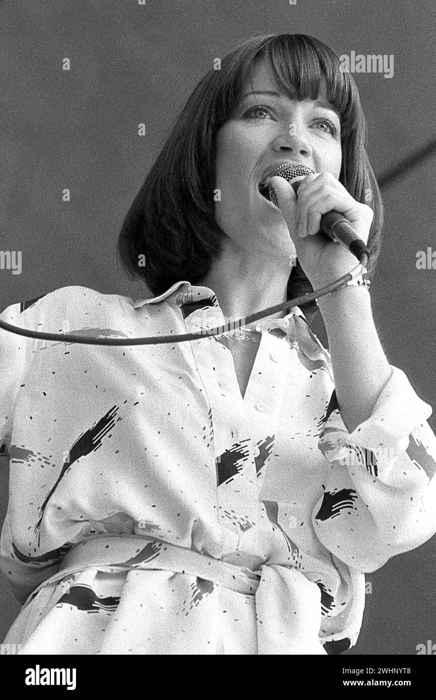 British Pop soul singer Kiki Dee preforming at the Queen Hyde park concert 18/9/1976 Stock Photo