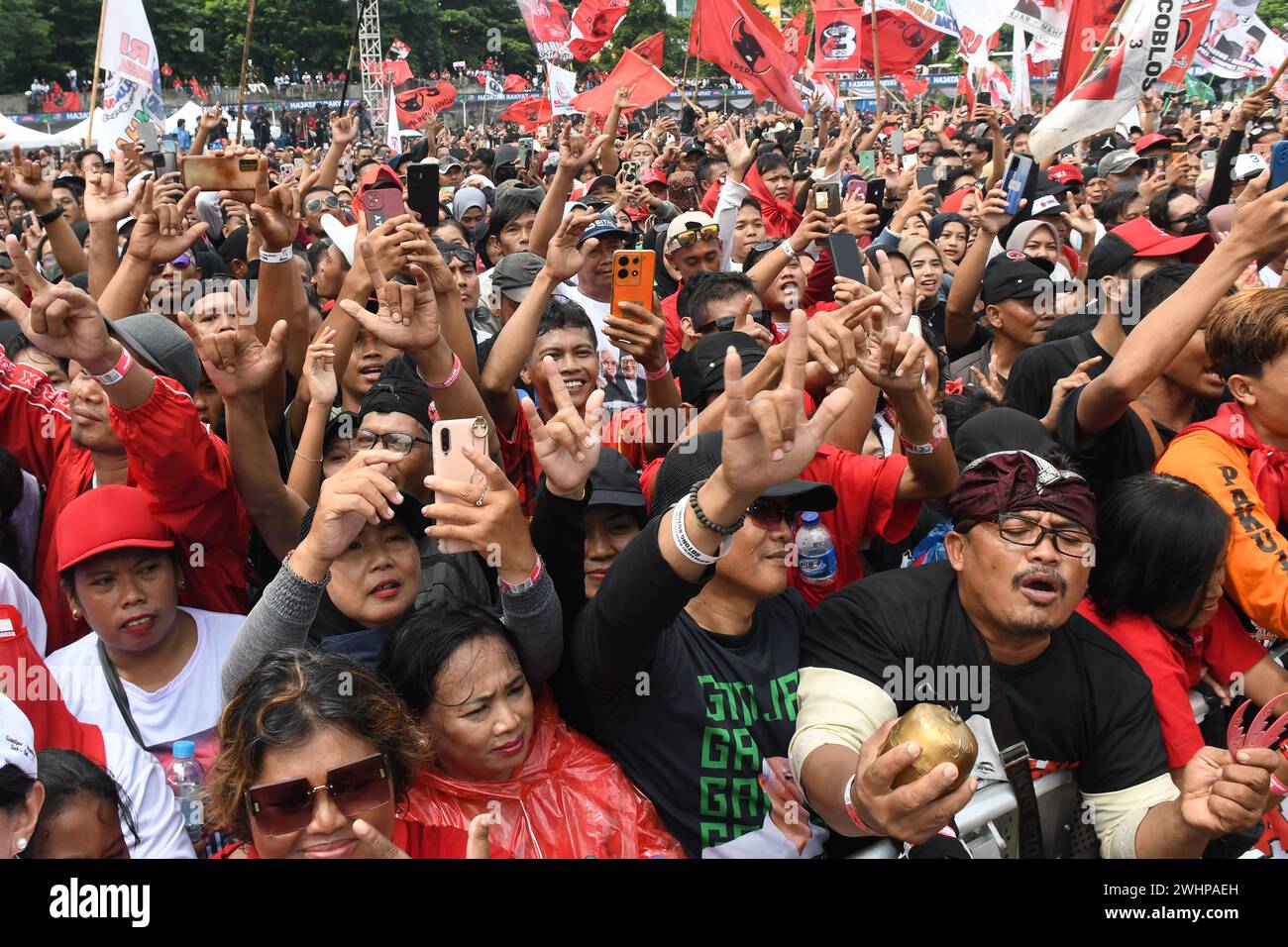 Solo, Central Java, INDONESIA. 10th Feb, 2024. A crowd of supporters ...