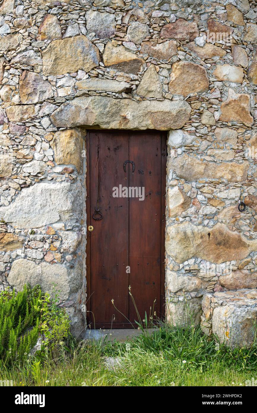 Old wooden door and stone wall Stock Photo - Alamy