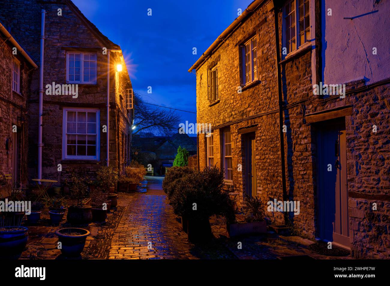 Cotswold Cottages in the high street at dawn. Burford, Cotswolds, Oxfordshire, England Stock Photo