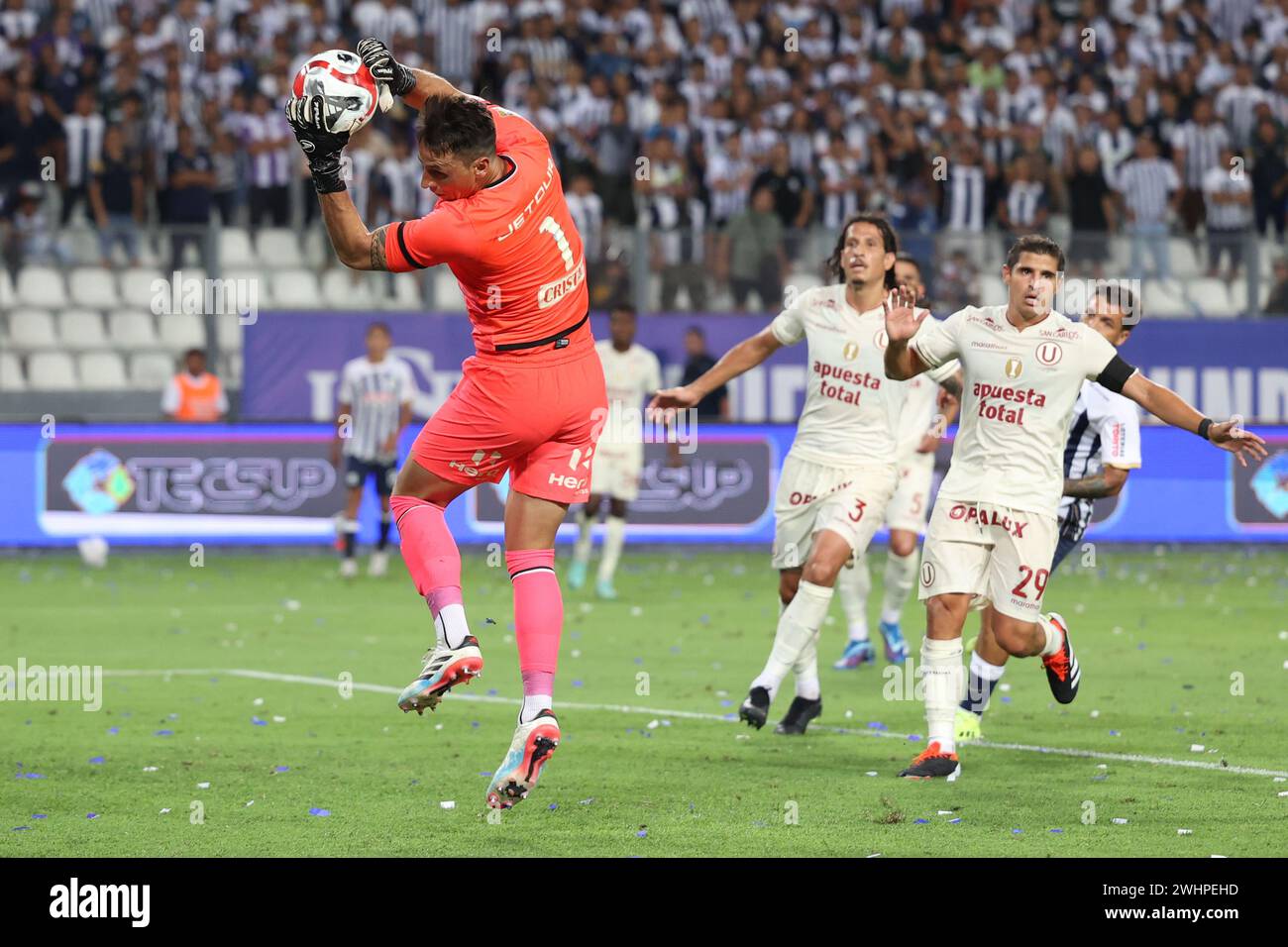 Lima, Peru. 10th Feb, 2024. Sebastian Britos of Universitario de Deportes during the Liga 1 Te Apuesto match between Alianza Lima and Universitario de Deportes, Torneo Apertura 2024, date 3, played at Nacional Stadium on February 10, 2024 in Lima, Peru. (Photo by Miguel Marrufo/PRESSINPHOTO) Credit: PRESSINPHOTO SPORTS AGENCY/Alamy Live News Stock Photo