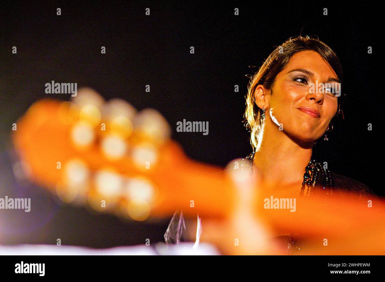 Tina de la tina hi-res stock photography and images - Alamy Tina de la tina hi-res stock photography and images - Alamy