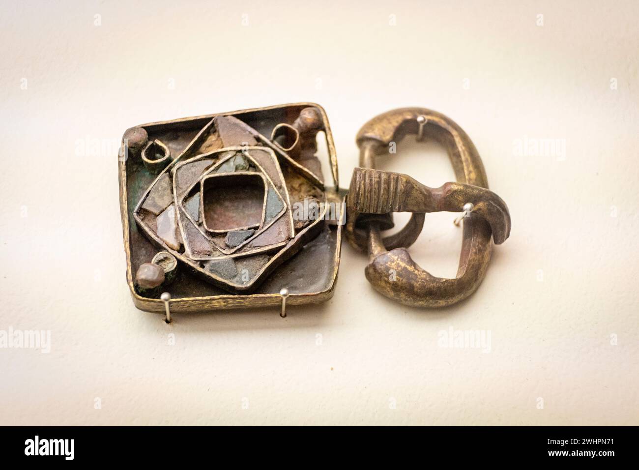 Broche de bronce hi-res stock photography and images - Alamy