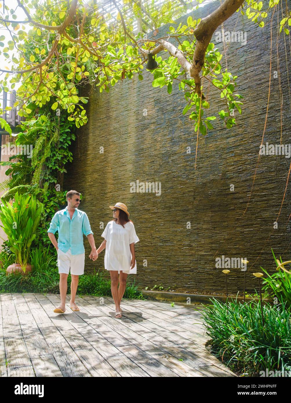 Couple tourist luxury hi-res stock photography and images - Alamy