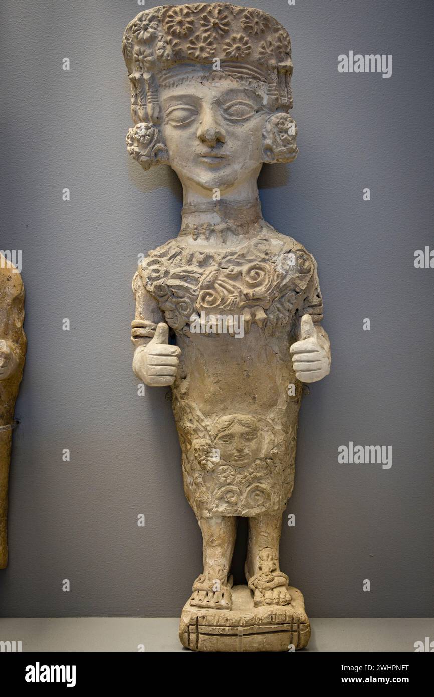 female statuette on a podium, from Ibiza, necropolis of Puig des Molins, clay, 3rd cent. BCE, Barcelona, Museu d´arqueologia de Catalunya, The Coliseu Stock Photo