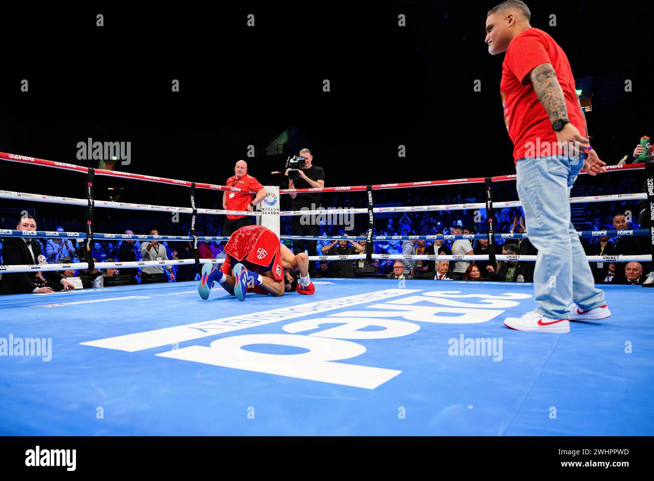 Punching down hires stock photography and images Alamy