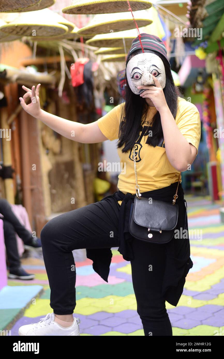 Girl wearing a mask hi-res stock photography and images - Alamy