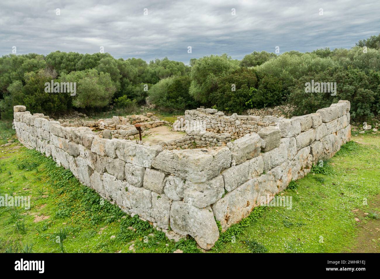 Talaiot techado.Yacimiento arqueologico de Hospitalet Vell. 1000-900 antes de Jesucristo. Majorca Stock Photo