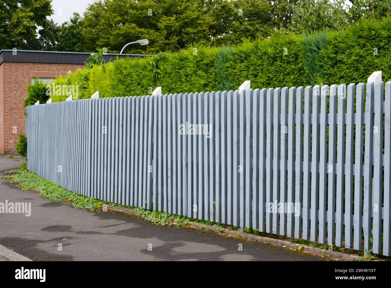 Pale wooden fence hi-res stock photography and images - Alamy