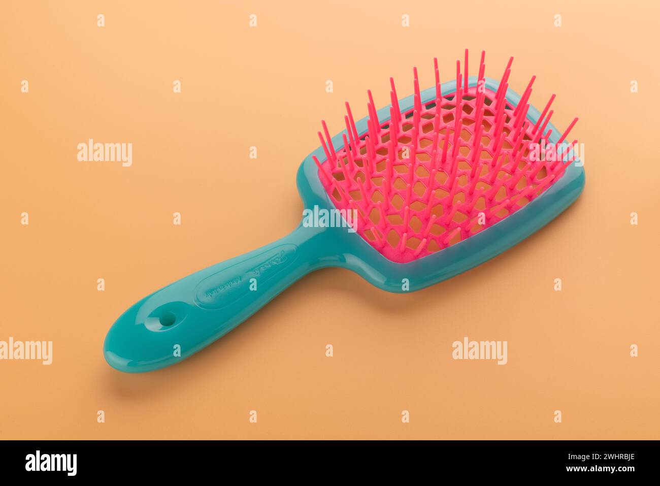 Use hairbrush hi-res stock photography and images - Alamy
