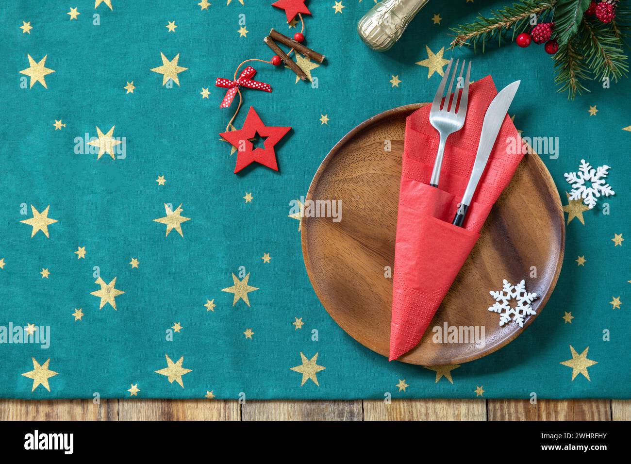 Paper setting hi-res stock photography and images - Alamy