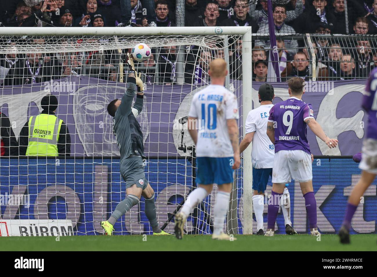 11 February 2024, Lower Saxony, Osnabrück: Soccer: Bundesliga 2, VfL ...