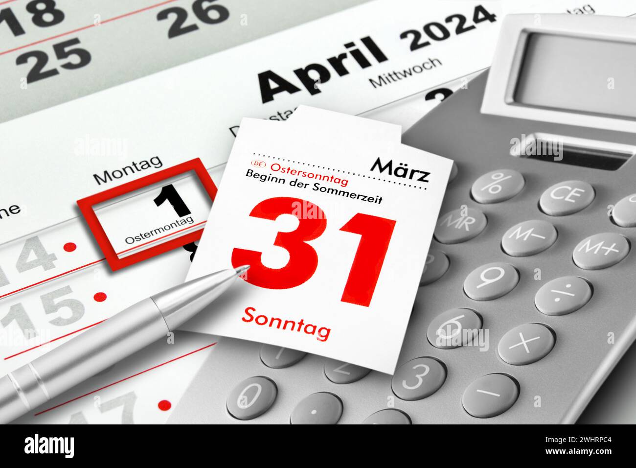 Deutscher Kalender 2024  Ostern 31. März und 1. April  Feiertage Ostersonntag und Ostermontag mit Rechner Stock Photo
