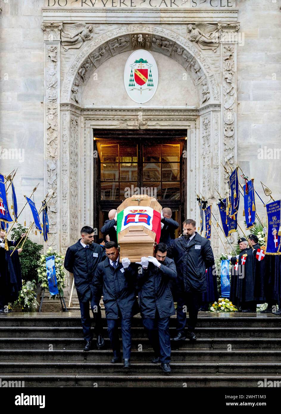 Turin, Italien. 10th Feb, 2024. the coffin leaves at the Duomo di Torino, on February 10, 2024, after the funeral ceremony of HRH Prince Vittorio Emanuele of Savoy (12-2-1937  3-2-2024), the last Crown Prince of Italy Credit: Albert Nieboer/Netherlands OUT/Point de Vue OUT/dpa/Alamy Live News Stock Photo