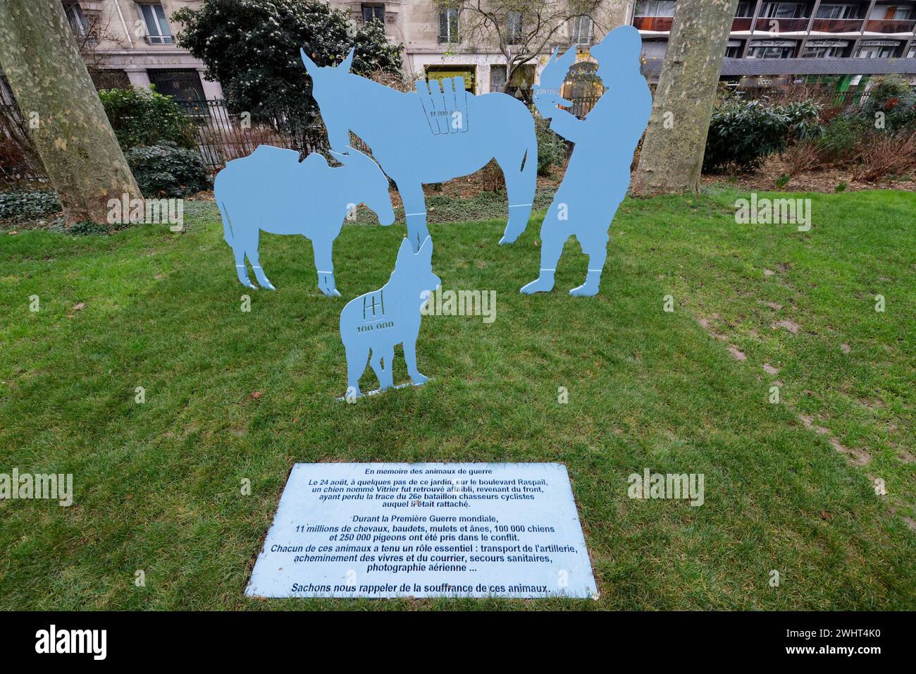 NEW WAR MONUMENT IN PARIS HONOURS ANIMALS THAT DIED IN SERVICE Stock Photo