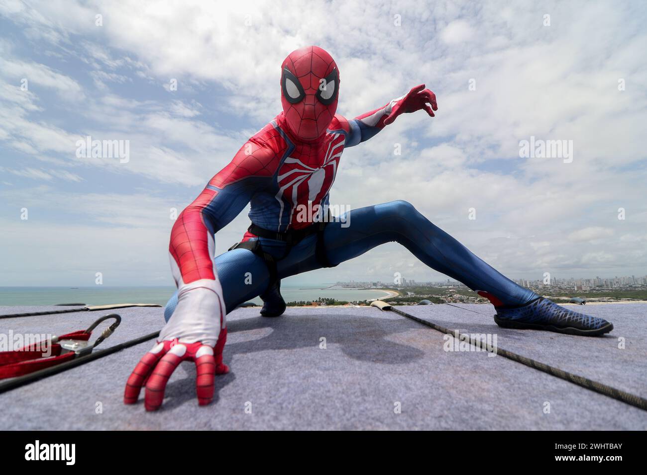 Spider Rappel PE - OLINDA - 02/11/2024 - OLINDA, SPIDER-MAN PERFORMANCE IN ALTO DA SE ...
