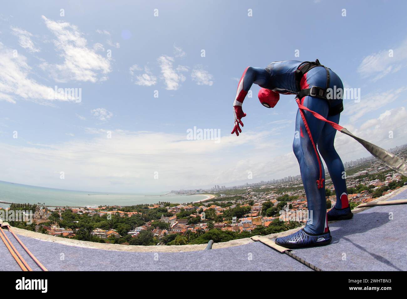 Spider Rappel PE - OLINDA - 02/11/2024 - OLINDA, SPIDER-MAN PERFORMANCE IN ALTO DA SE ...
