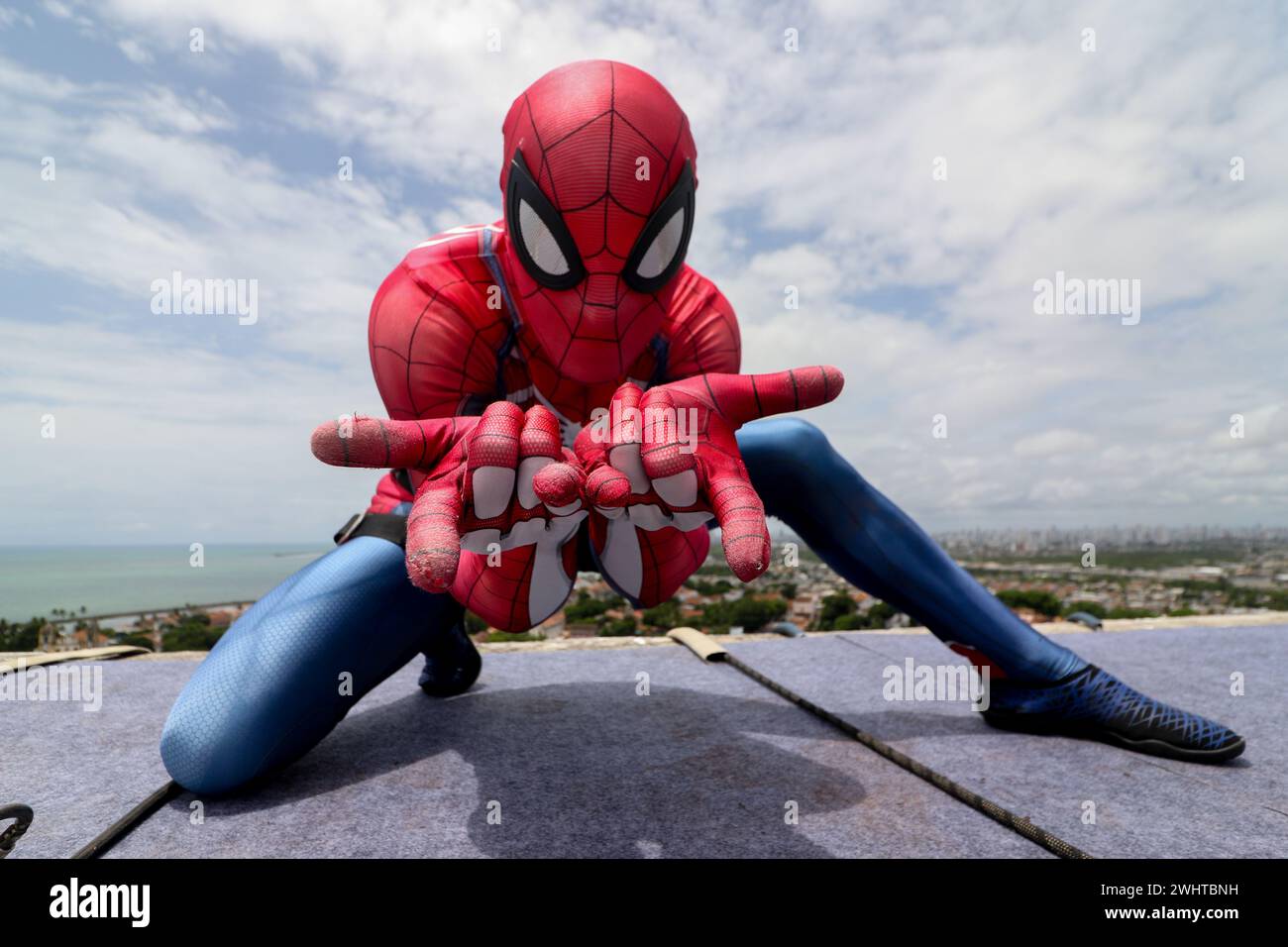 Spider Rappel PE - OLINDA - 02/11/2024 - OLINDA, SPIDER-MAN PERFORMANCE IN ALTO DA SE ...