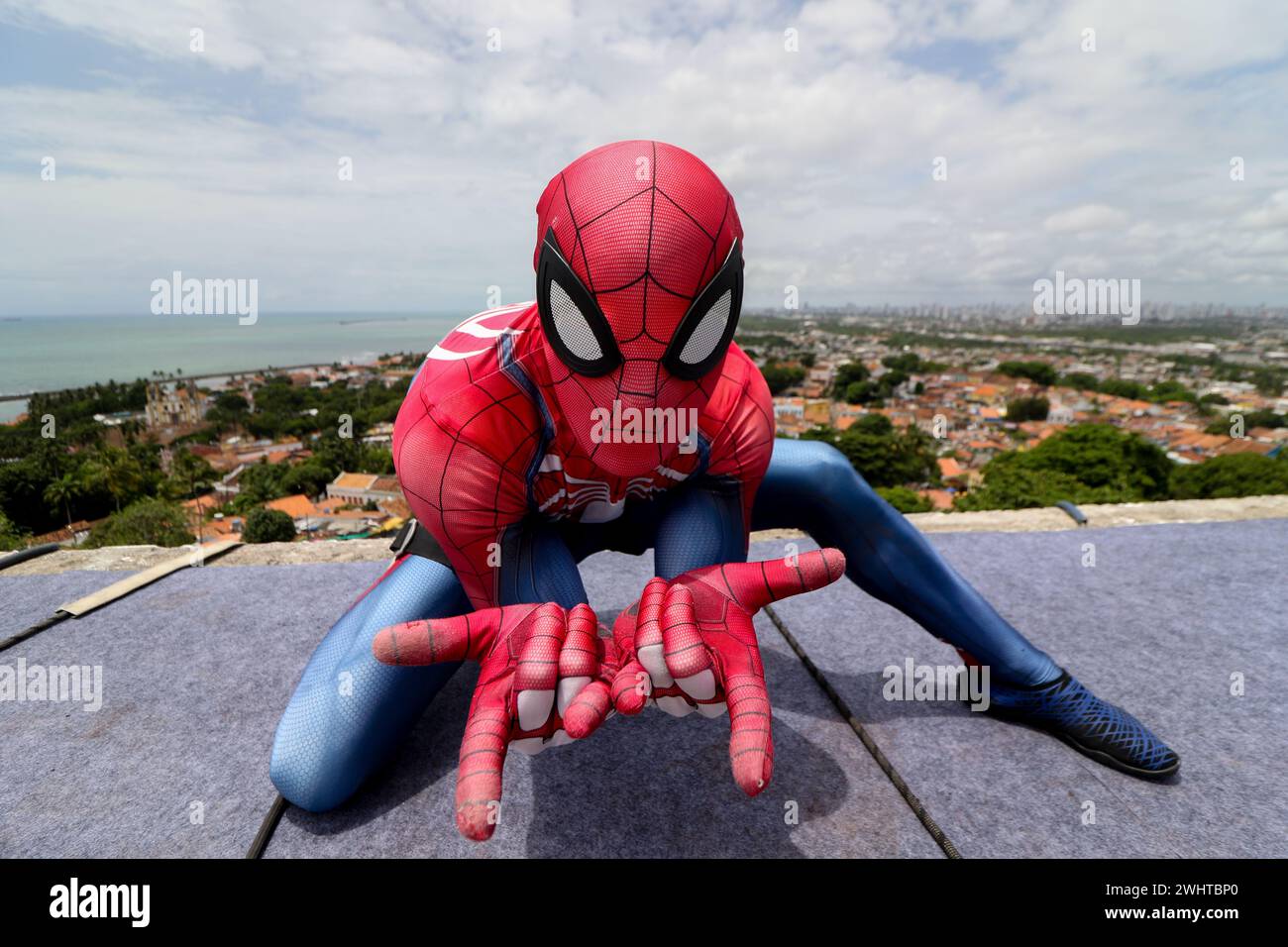 Spider Rappel PE - OLINDA - 02/11/2024 - OLINDA, SPIDER-MAN PERFORMANCE IN ALTO DA SE ...