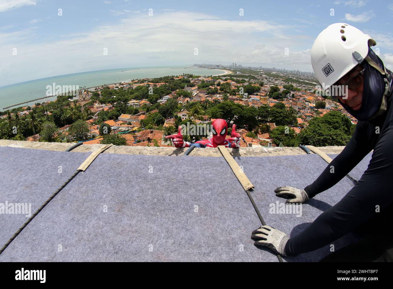 Spider Rappel PE - OLINDA - 02/11/2024 - OLINDA, SPIDER-MAN PERFORMANCE IN ALTO DA SE ...