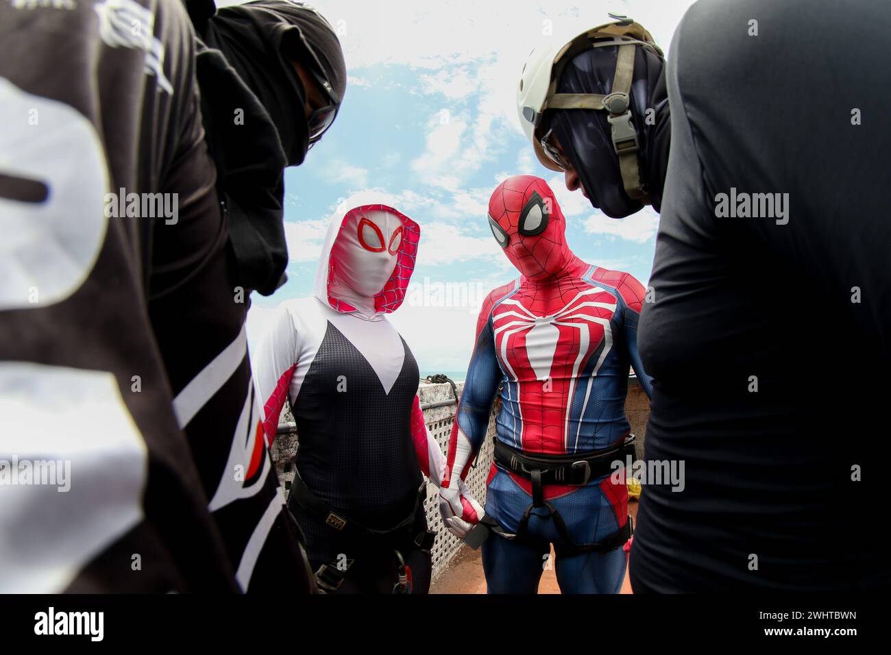 Spider Rappel PE - OLINDA - 02/11/2024 - OLINDA, SPIDER-MAN PERFORMANCE IN ALTO DA SE ...
