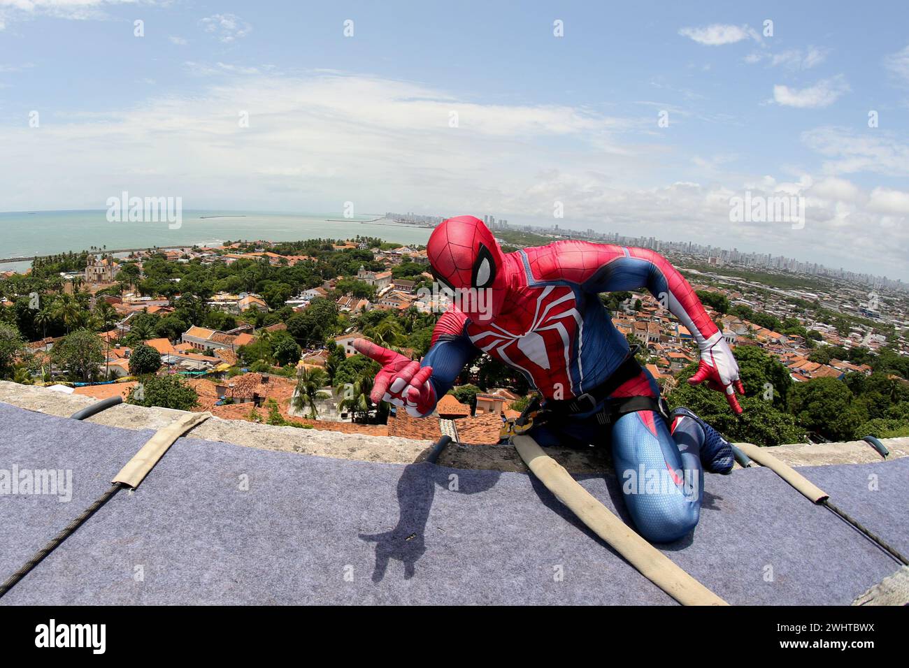Spider Rappel PE - OLINDA - 02/11/2024 - OLINDA, SPIDER-MAN PERFORMANCE IN ALTO DA SE ...