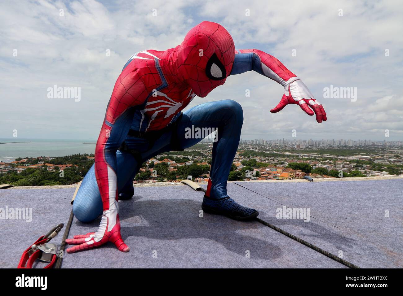 Spider Rappel PE - OLINDA - 02/11/2024 - OLINDA, SPIDER-MAN PERFORMANCE IN ALTO DA SE ...