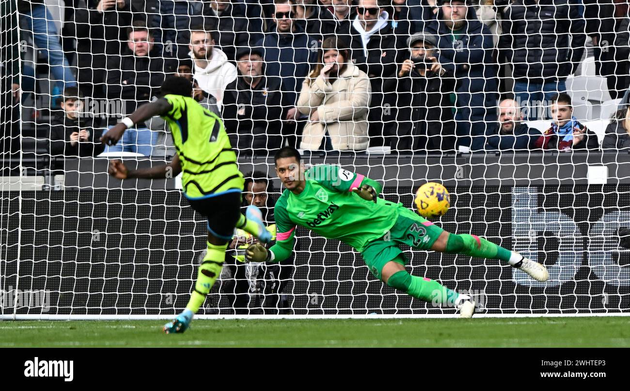 London, UK. 11th Feb, 2024. GOAL. Bukayo Saka (Arsenal) sends Alphonse Areola (West Ham, goalkeeper) the wrong way as he scores the second Arsenal goal from the penalty spot during the West Ham vs Arsenal Premier League match at the London Stadium Stratford. This Image is for EDITORIAL USE ONLY. Licence required from the the Football DataCo for any other use. Credit: MARTIN DALTON/Alamy Live News Stock Photo
