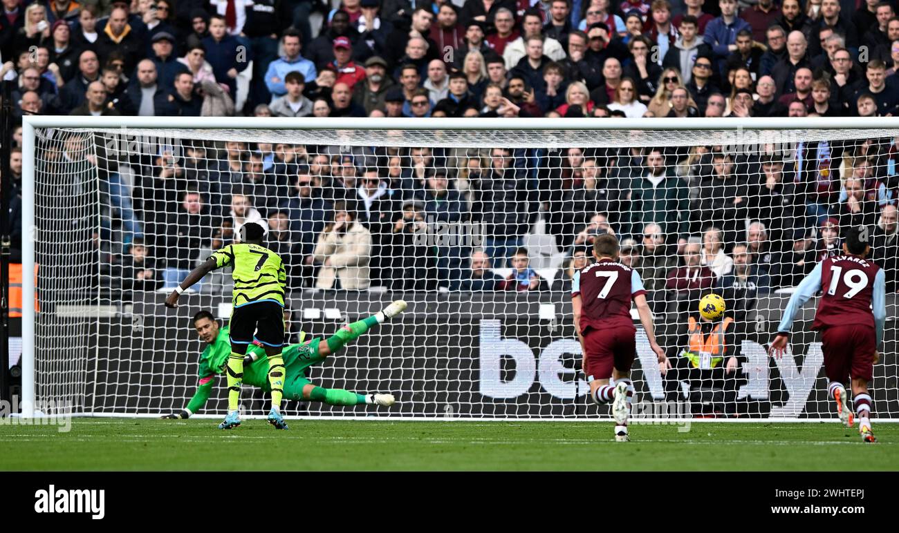 London, UK. 11th Feb, 2024. GOAL. Bukayo Saka (Arsenal) sends Alphonse Areola (West Ham, goalkeeper) the wrong way as he scores the second Arsenal goal from the penalty spot during the West Ham vs Arsenal Premier League match at the London Stadium Stratford. This Image is for EDITORIAL USE ONLY. Licence required from the the Football DataCo for any other use. Credit: MARTIN DALTON/Alamy Live News Stock Photo