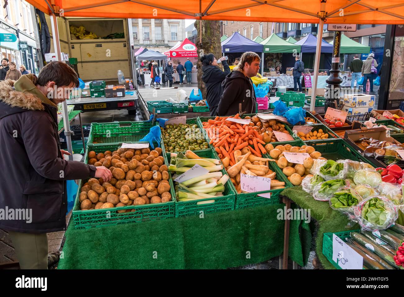 Corner of fruit and vegtable stall hires stock photography and images