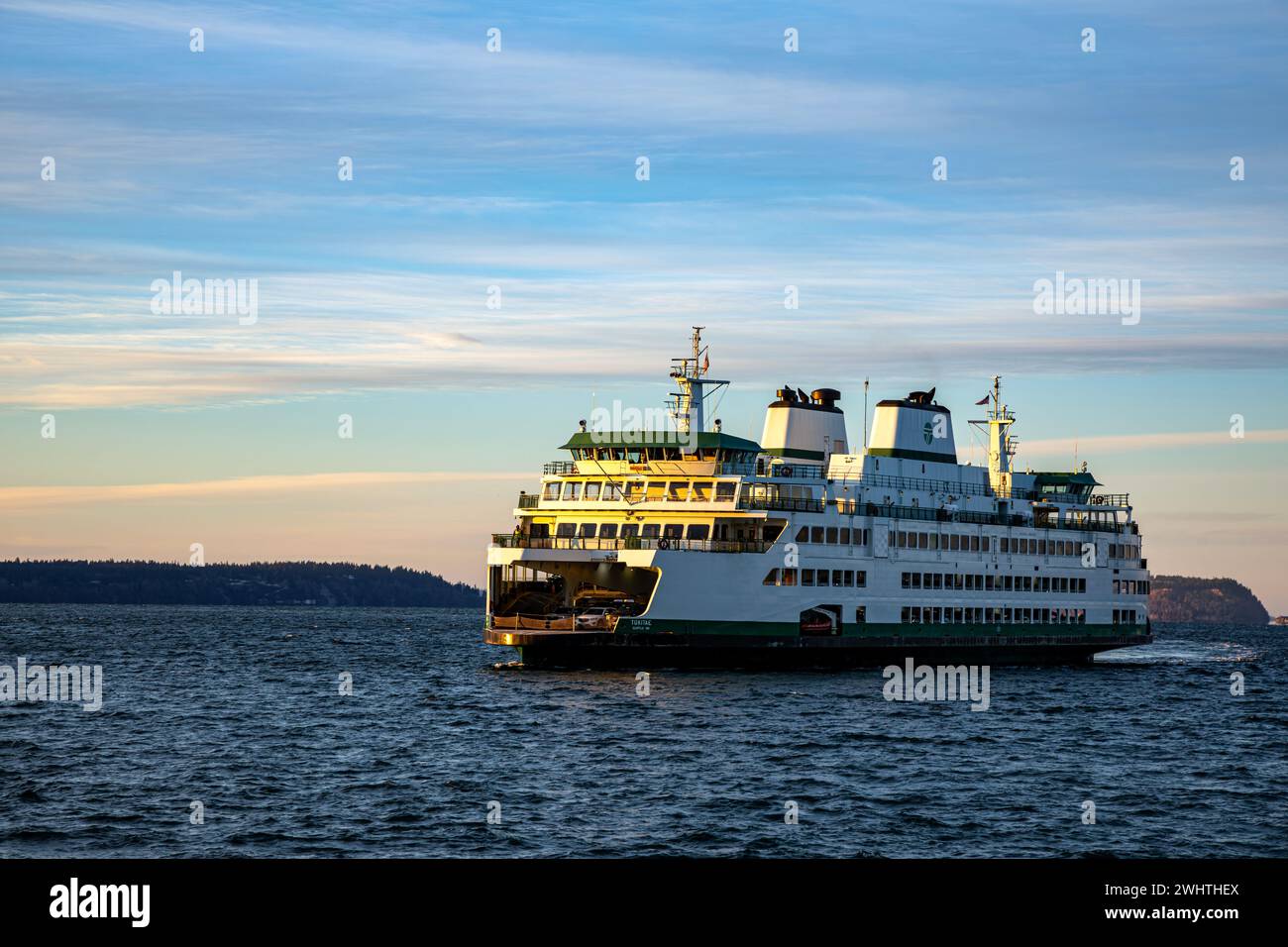 WA25041-00...WASHINGTON - The Mukilteo - Clinton car and passenger ferry approaching the Mukilteo dock. Stock Photo