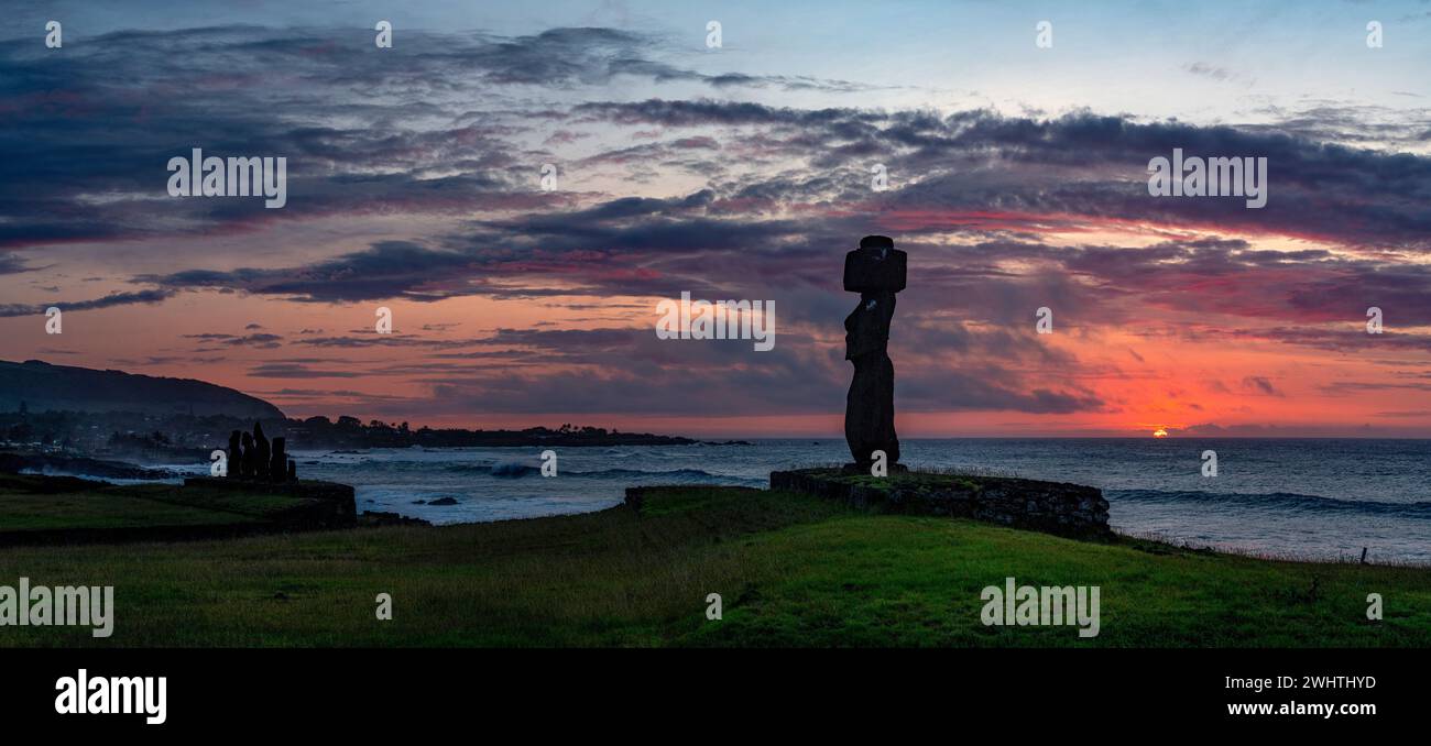Moais in Tahai at sunset, Rapa Nui, Easter Island Stock Photo