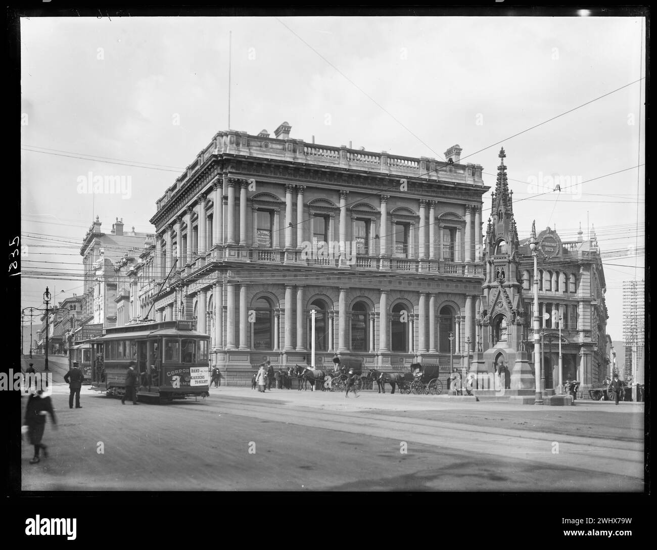 Vintage street photographic scene from New Zealand, early 1900s. Bank of New Zealand, Princes Street, Dunedin Stock Photo