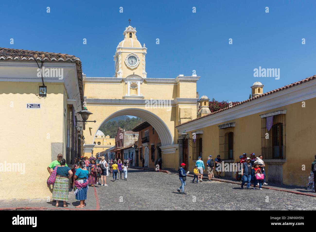 Arch of Santa Catalina, Calle del Arco, Antigua, Sacatepéquez Department, Republic of Guatemala Stock Photo