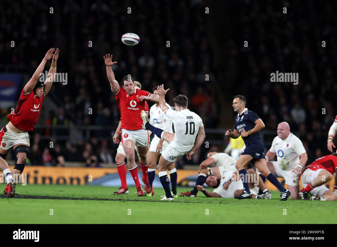 Twickenham, UK. 10th Feb, 2024. George Fordl of England (10) kicks ahead. Guinness Six Nations championship 2024 match, England v Wales at Twickenham Stadium in Twickenham, Middlesex on Saturday 10th February 2024. Editorial use only. pic by Andrew Orchard/Andrew Orchard sports photography/ Alamy Live News Credit: Andrew Orchard sports photography/Alamy Live News Stock Photo