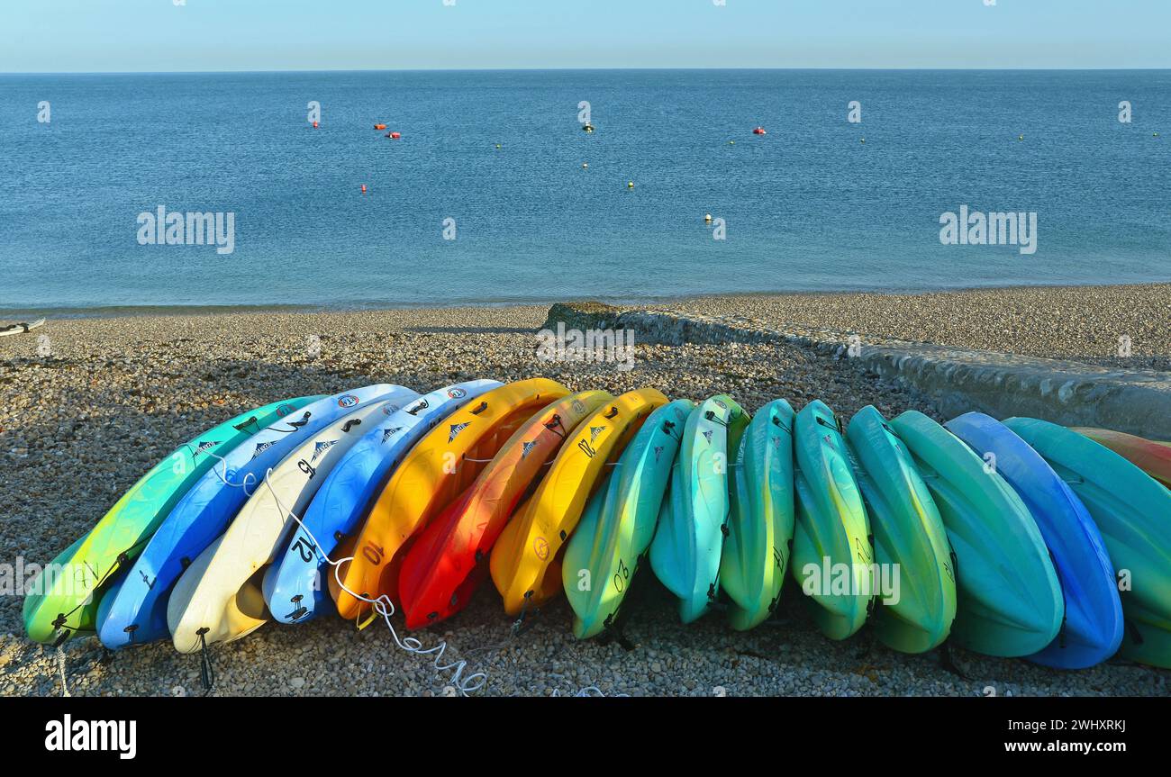Boats on beach etretat normandy hi-res stock photography and images - Alamy