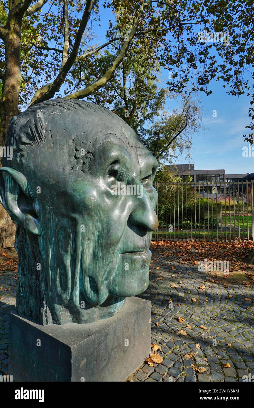 Konrad Adenauer; sculpture by Hubertus Pilgrim in the government district of Bonn Stock Photo