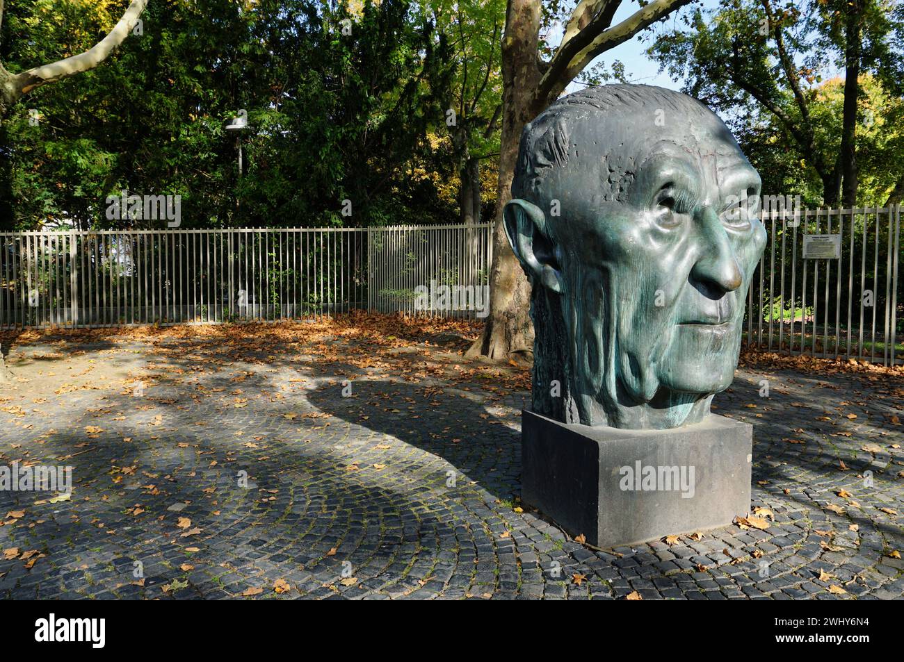 Konrad Adenauer; sculpture by Hubertus Pilgrim in the government district of Bonn Stock Photo
