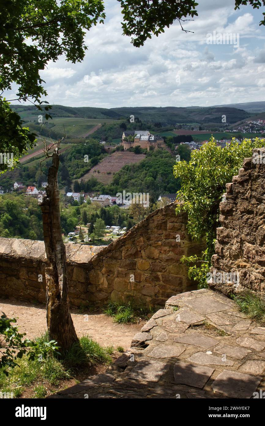 Bad Munster, Germany - May 12, 2021: Side of a wall at castle ruins on a hill overlooking Rheingrafenstein Castle on another hill on a sunny spring da Stock Photo