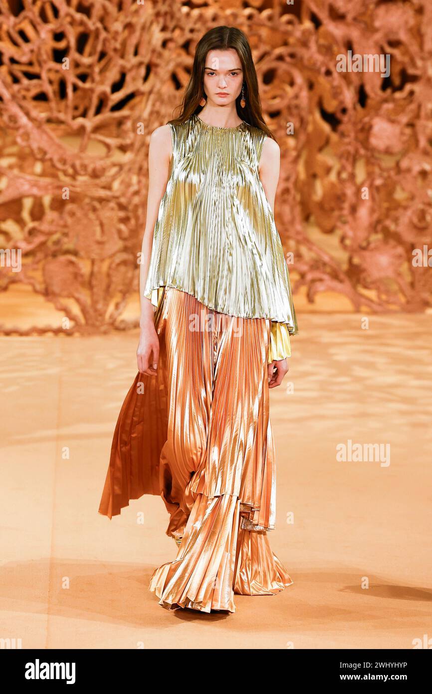 New York, Vereinigte Staaten. 11th Feb, 2025. ULLA JOHNSON Fall/Winter