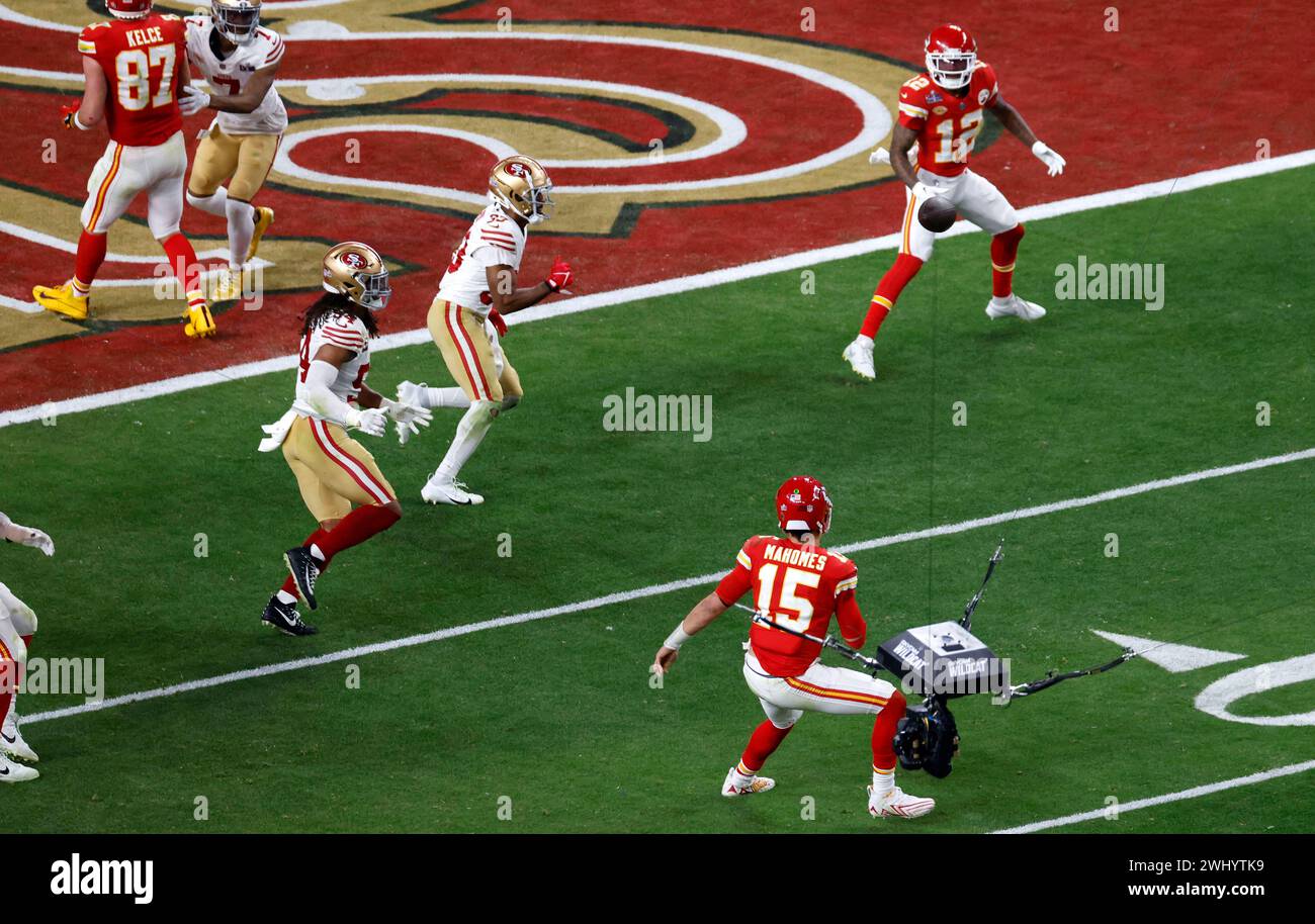 Kansas City Chiefs quarterback Patrick Mahomes (15) throws the game ...