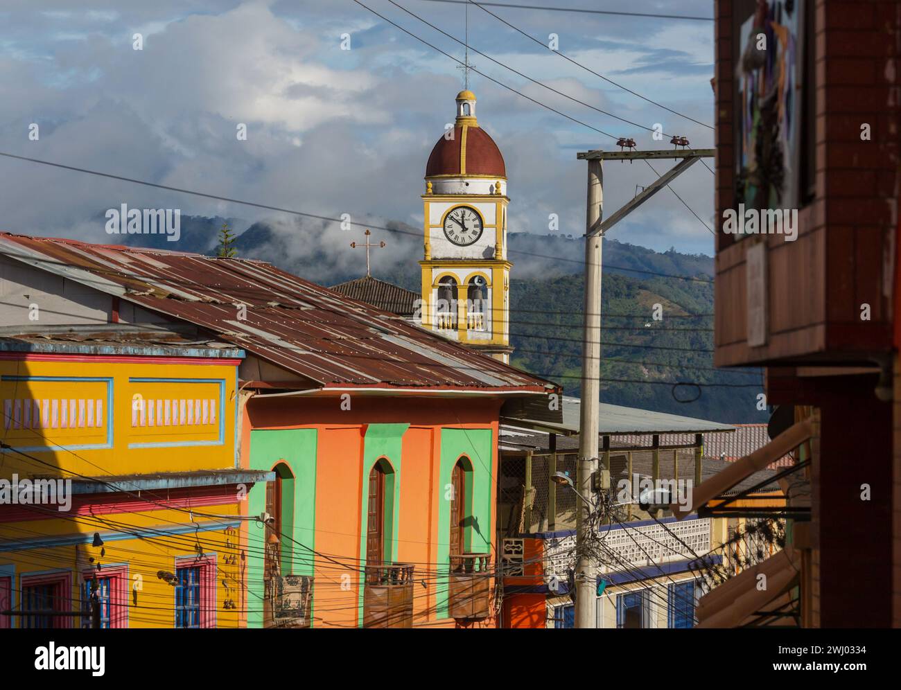Beautiful car streets colombia hi-res stock photography and images - Alamy