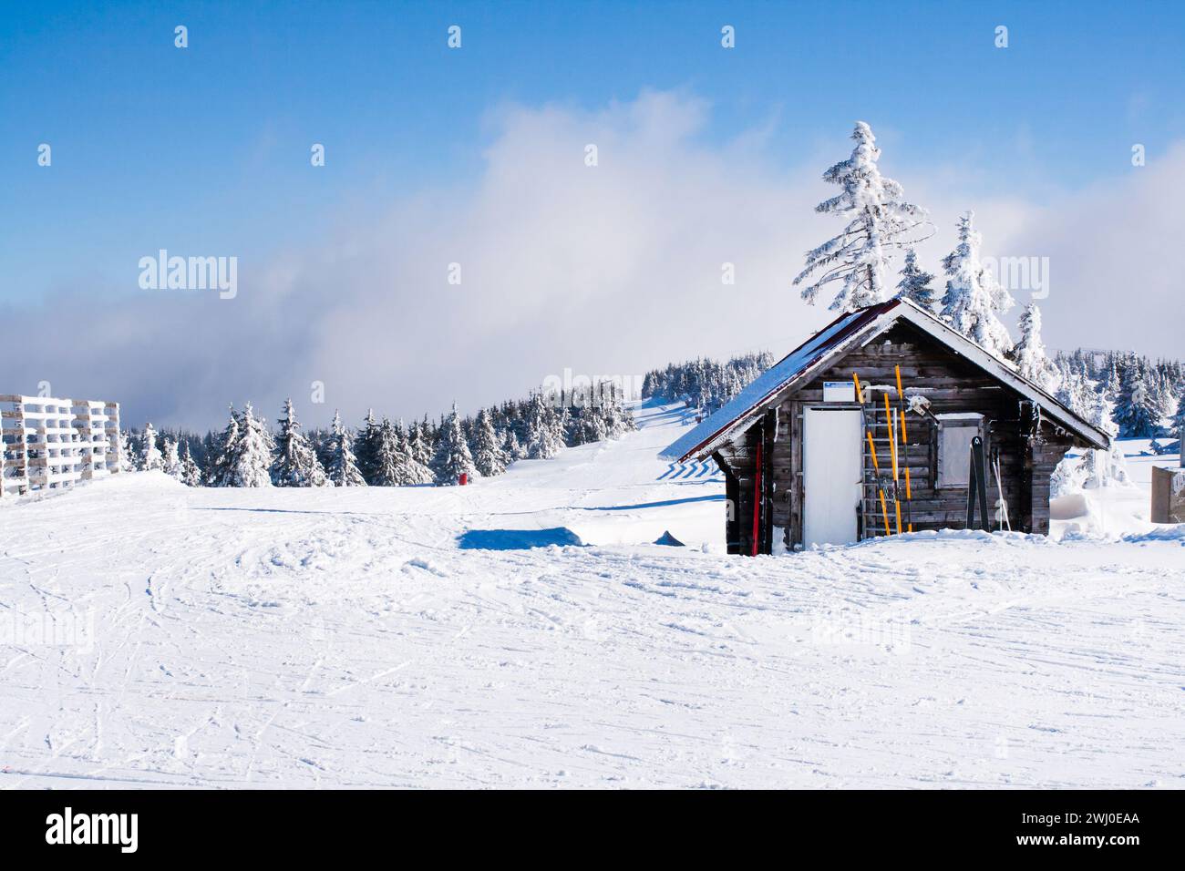 Chalet wooden house eco hi-res stock photography and images - Alamy