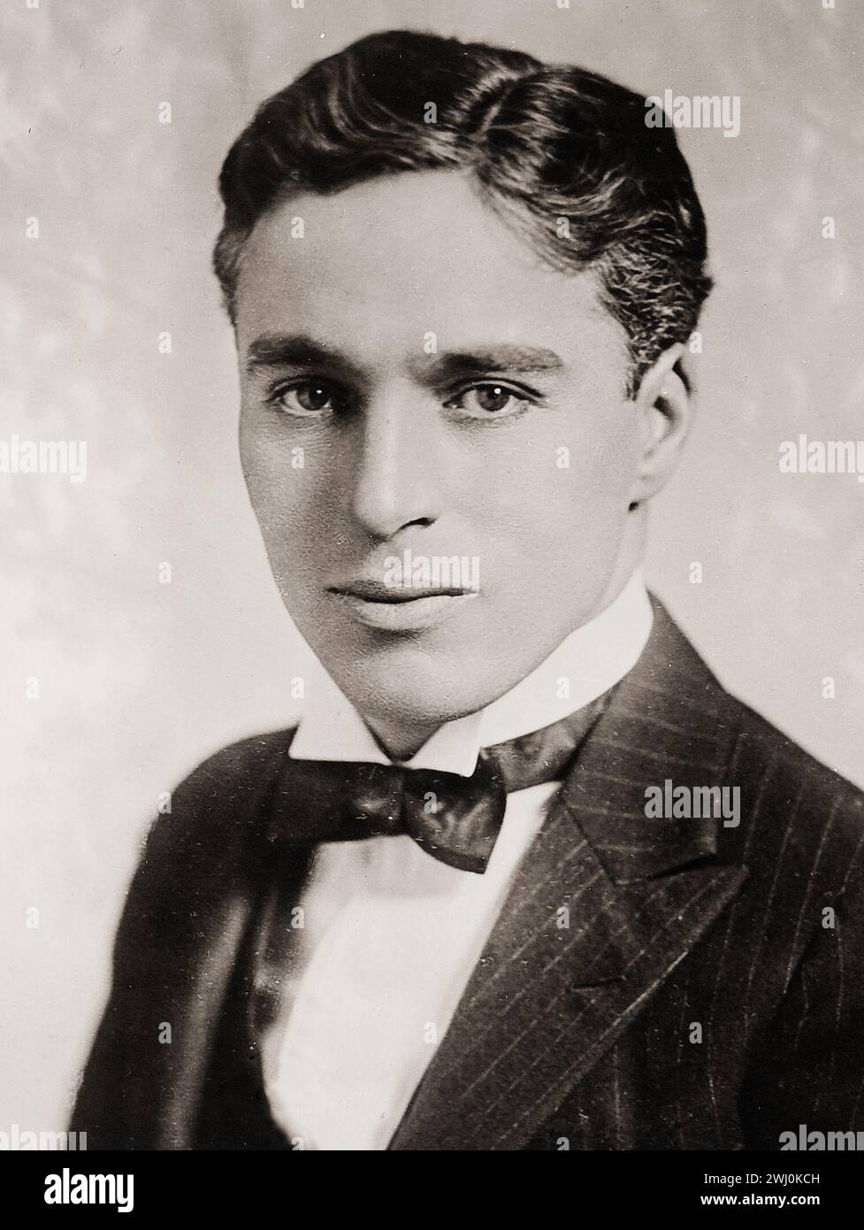 Young charlie chaplin hi-res stock photography and images - Alamy, image size:977x1390