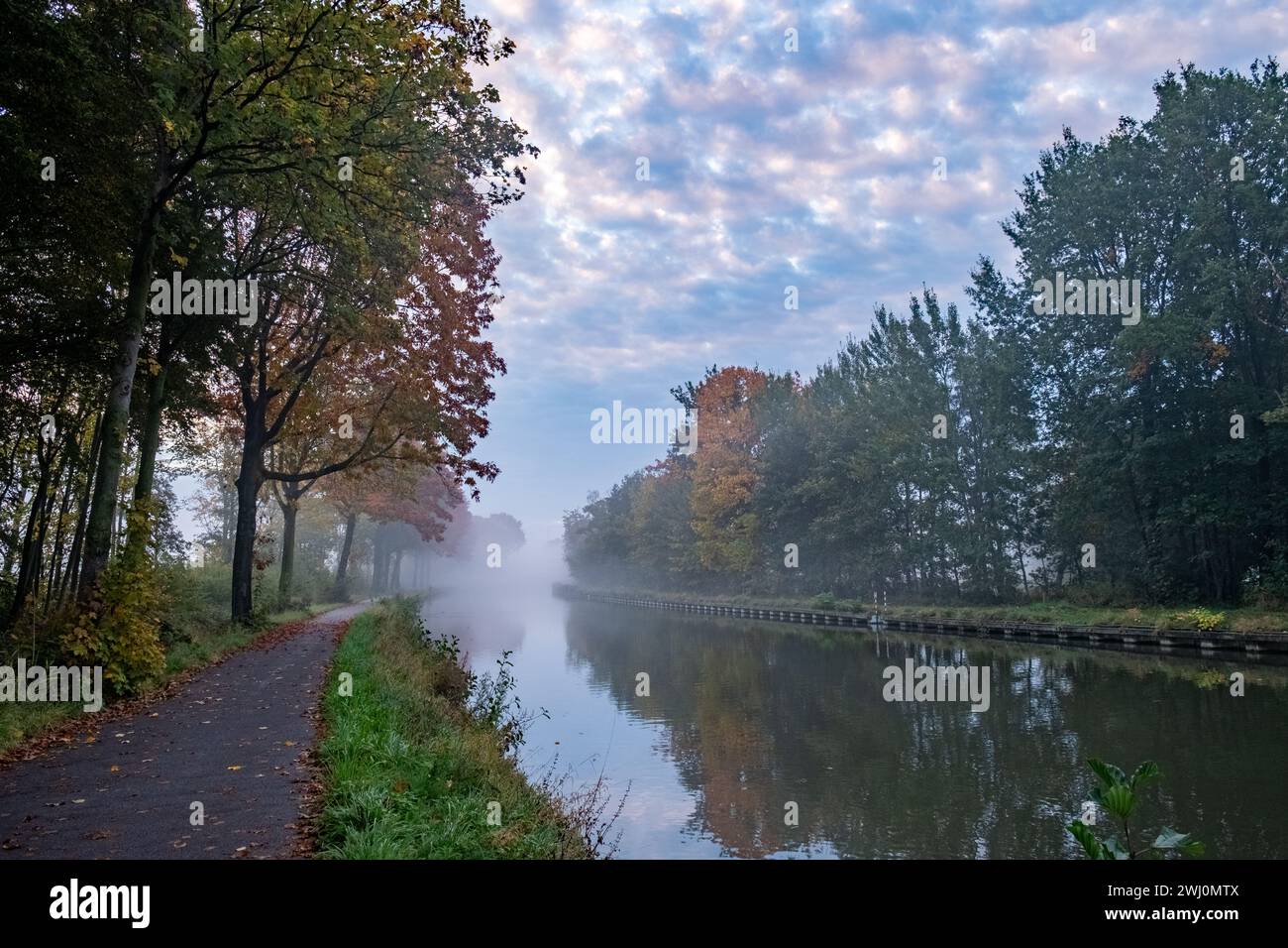 Cloud kissed splendor hi-res stock photography and images - Alamy