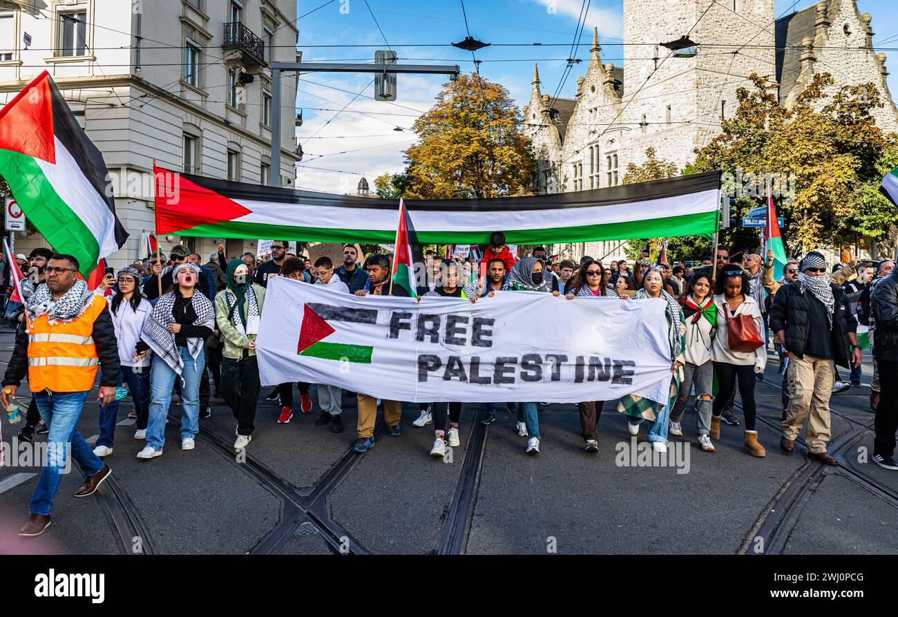 Mehrere tausend Personen nahmen in Zürich an einer Pro-Palästina Demonstration teil. Es wurden antisemitische Parolen und Gewaltaufrufe geäussert. Der Stock Photo