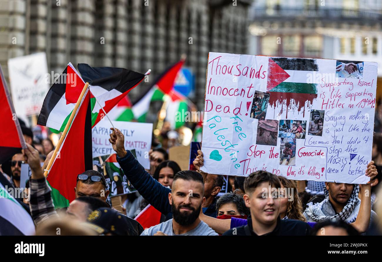 Mehrere tausend Personen nahmen in Zürich an einer Pro-Palästina Demonstration teil. Es wurden antisemitische Parolen und Gewaltaufrufe geäussert. Der Stock Photo