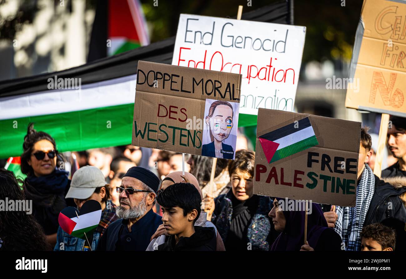 Mehrere tausend Personen nahmen in Zürich an einer Pro-Palästina Demonstration teil. Es wurden antisemitische Parolen und Gewaltaufrufe geäussert. Der Stock Photo