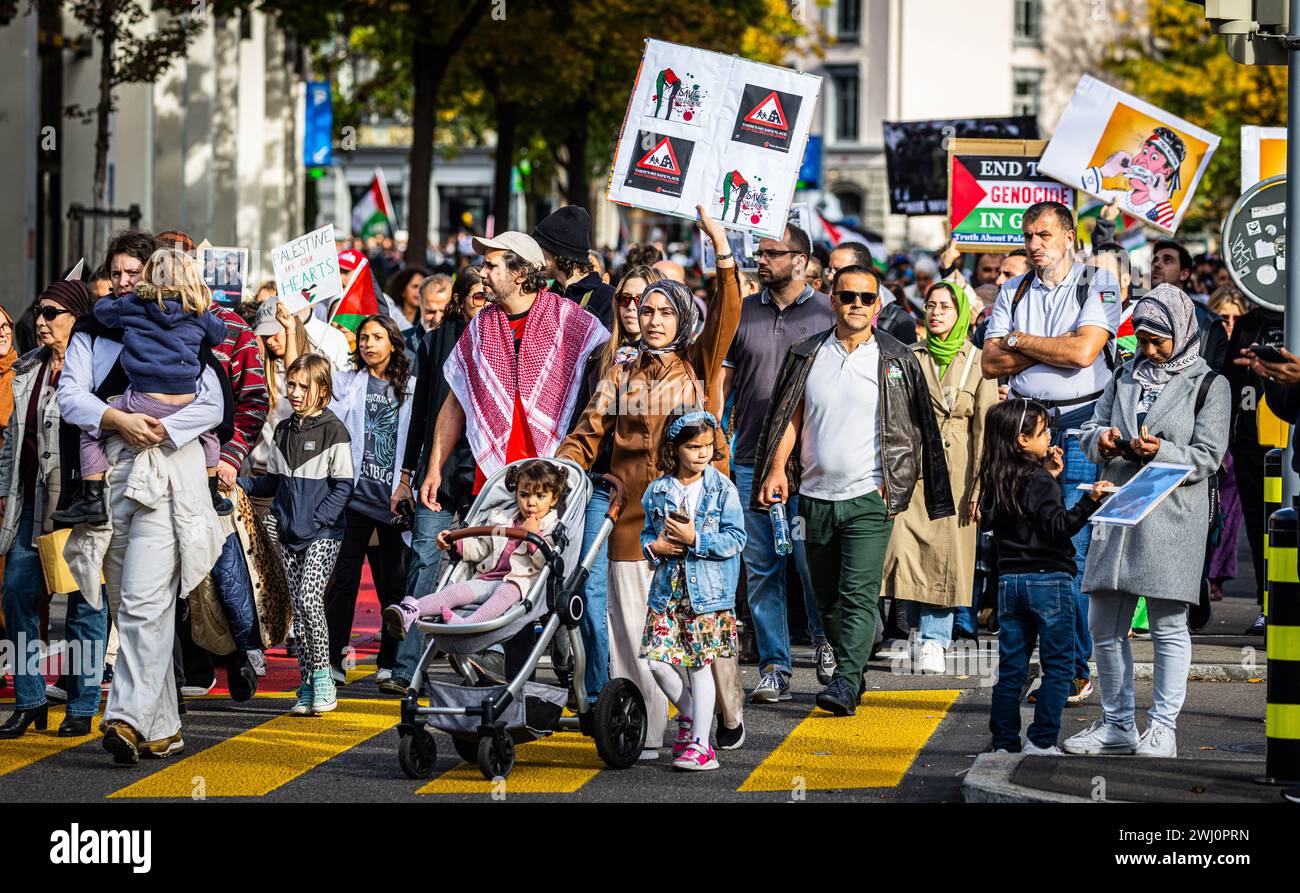 Mehrere tausend Personen nahmen in Zürich an einer Pro-Palästina Demonstration teil. Es wurden antisemitische Parolen und Gewaltaufrufe geäussert. Der Stock Photo